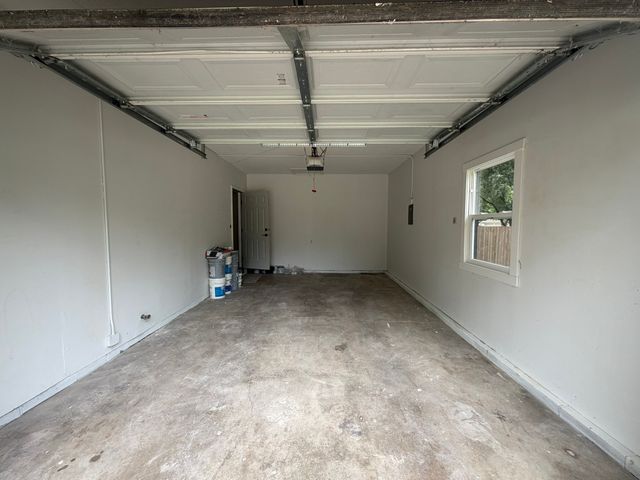 8304 Airline Avenue, Urbandale, IA 50322