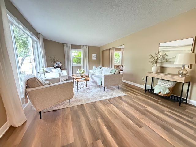 8304 Airline Avenue, Urbandale, IA 50322