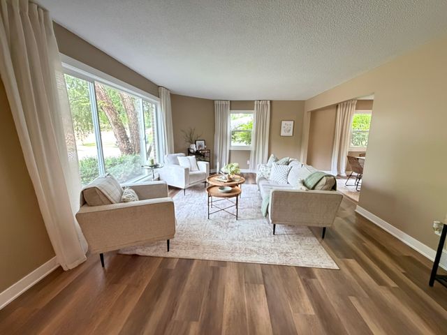 8304 Airline Avenue, Urbandale, IA 50322