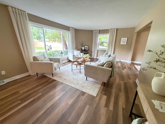 8304 Airline Avenue, Urbandale, IA 50322