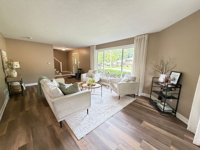 8304 Airline Avenue, Urbandale, IA 50322