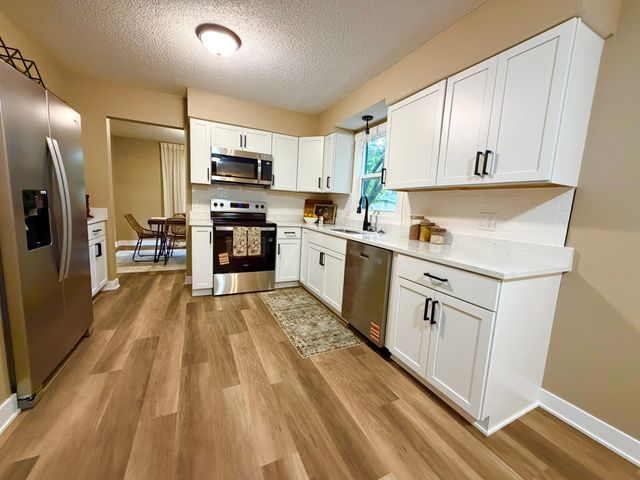 8304 Airline Avenue, Urbandale, IA 50322