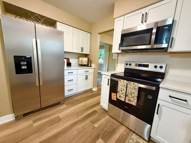 8304 Airline Avenue, Urbandale, IA 50322