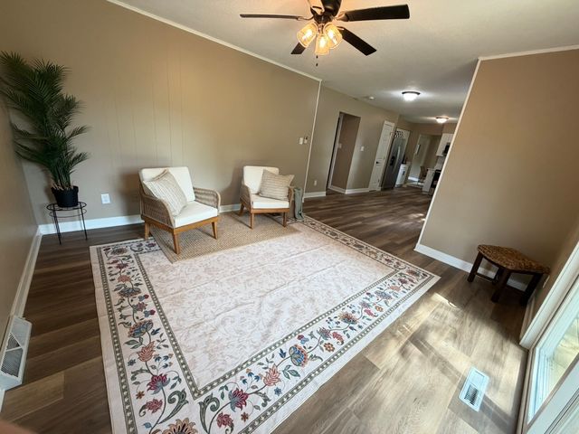 8304 Airline Avenue, Urbandale, IA 50322