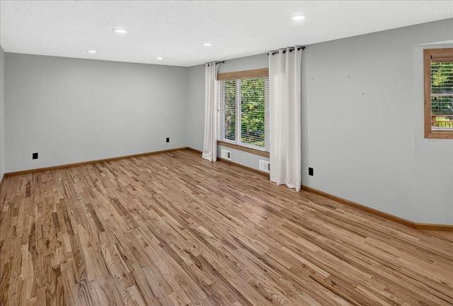 4708 Weston Hills Drive, Eagan, MN 55123