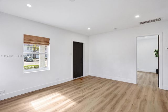 3671 NE 11th Ave A, Oakland Park, FL 33334