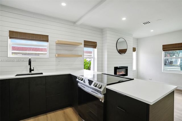 3671 NE 11th Ave A, Oakland Park, FL 33334