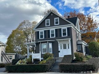 52 Pleasant St, Woburn, MA 01801