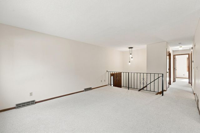 4233 Thornhill Lane, Vadnais Heights, MN 55127