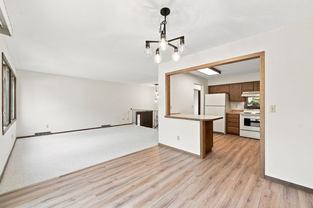 4233 Thornhill Lane, Vadnais Heights, MN 55127