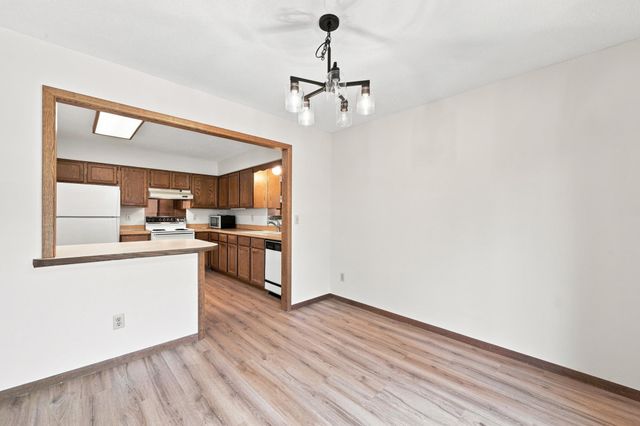 4233 Thornhill Lane, Vadnais Heights, MN 55127