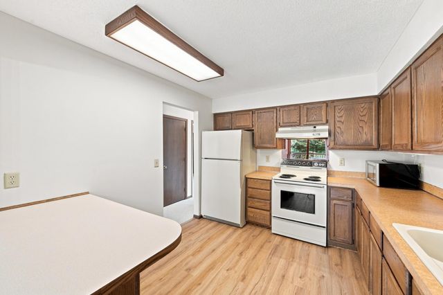 4233 Thornhill Lane, Vadnais Heights, MN 55127