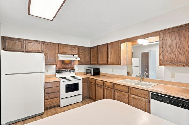 4233 Thornhill Lane, Vadnais Heights, MN 55127
