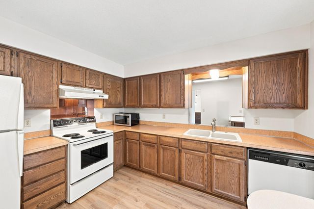 4233 Thornhill Lane, Vadnais Heights, MN 55127