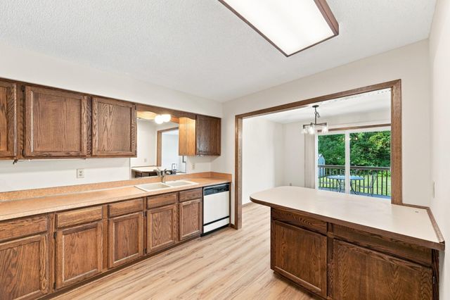 4233 Thornhill Lane, Vadnais Heights, MN 55127