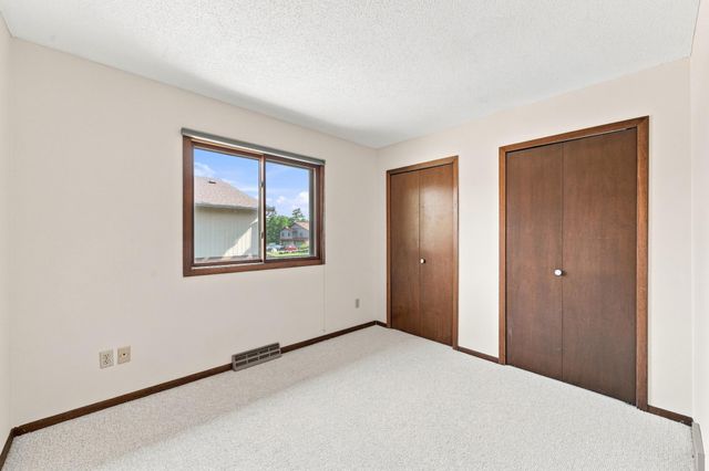 4233 Thornhill Lane, Vadnais Heights, MN 55127