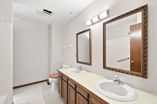 4233 Thornhill Lane, Vadnais Heights, MN 55127