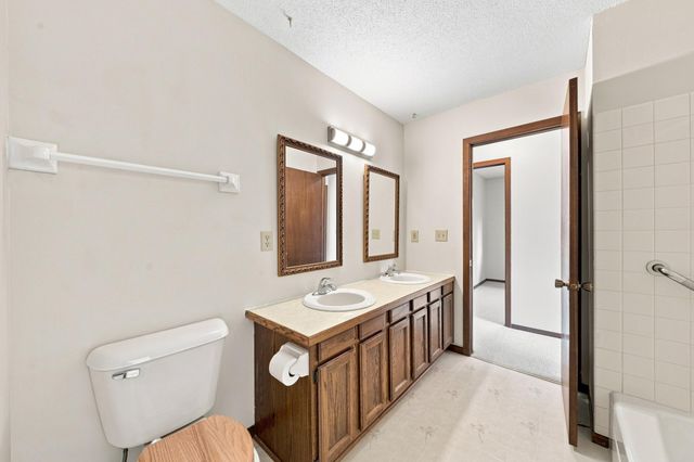4233 Thornhill Lane, Vadnais Heights, MN 55127