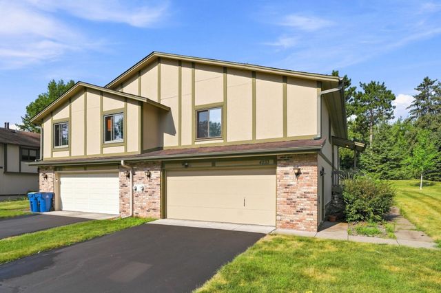 4233 Thornhill Lane, Vadnais Heights, MN 55127