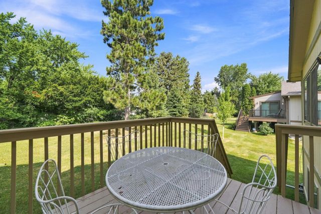 4233 Thornhill Lane, Vadnais Heights, MN 55127