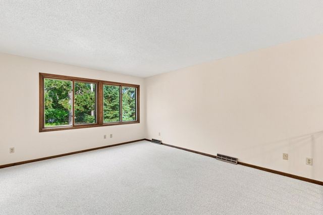 4233 Thornhill Lane, Vadnais Heights, MN 55127