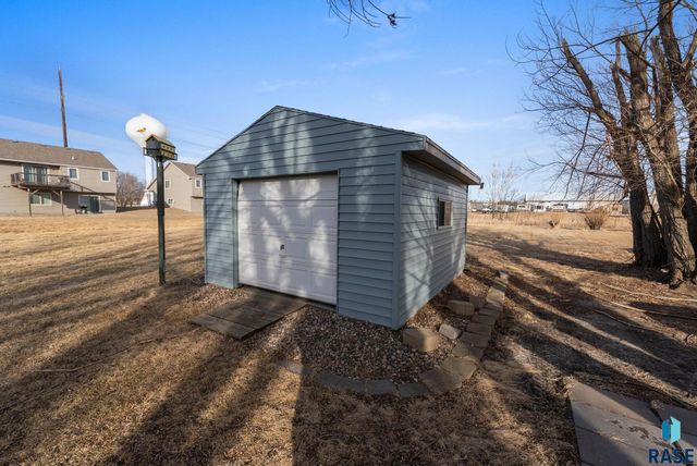 406 N Cherry St Street, Lennox, SD 57039