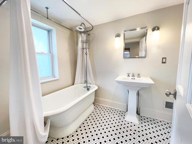 125 WARREN AVE, Baltimore, MD 21230