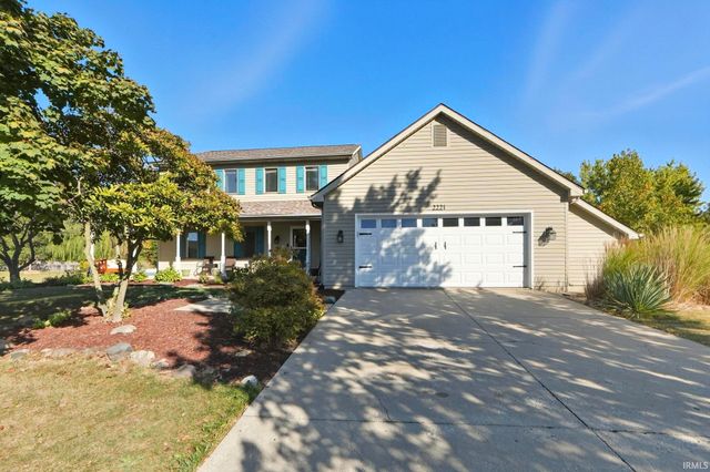 2221 Hunters Cove, Fort Wayne, IN 46804