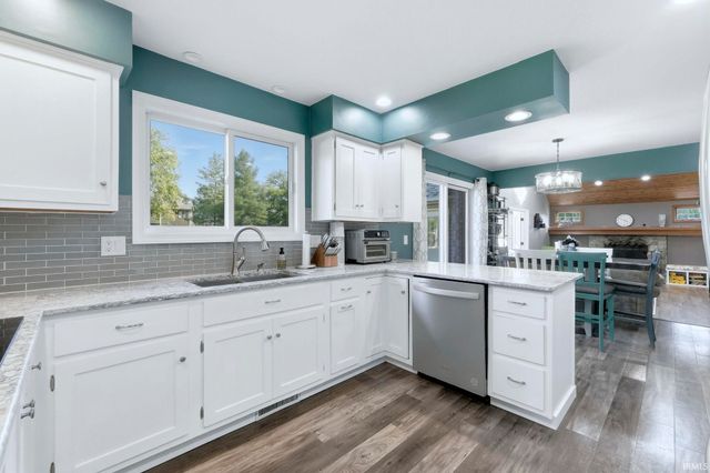 2221 Hunters Cove, Fort Wayne, IN 46804