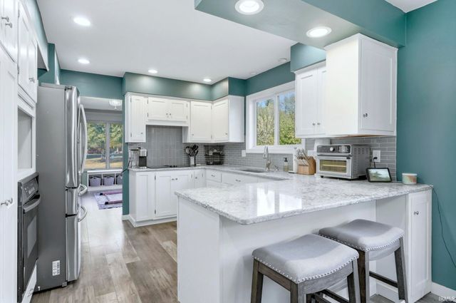 2221 Hunters Cove, Fort Wayne, IN 46804