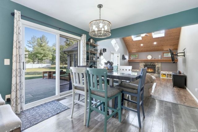 2221 Hunters Cove, Fort Wayne, IN 46804