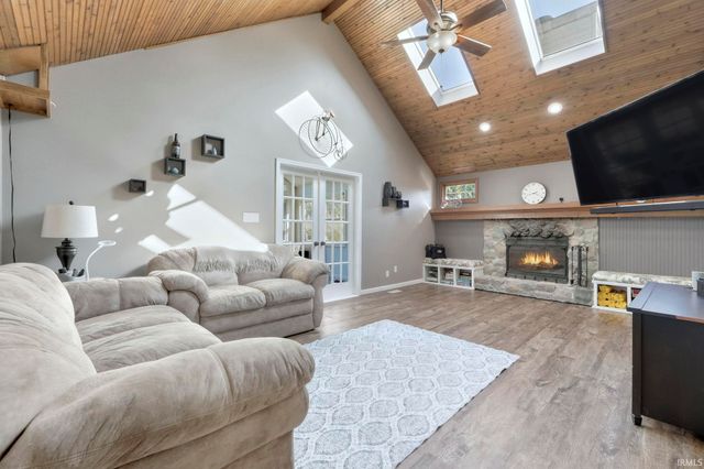 2221 Hunters Cove, Fort Wayne, IN 46804