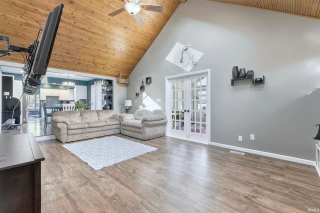 2221 Hunters Cove, Fort Wayne, IN 46804