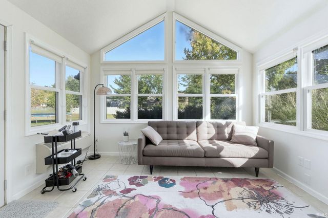 2221 Hunters Cove, Fort Wayne, IN 46804