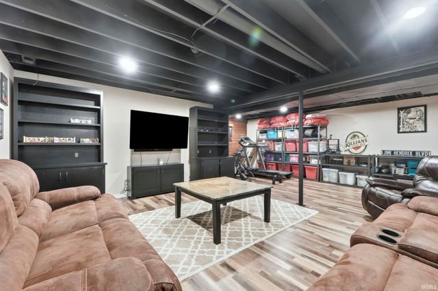 2221 Hunters Cove, Fort Wayne, IN 46804