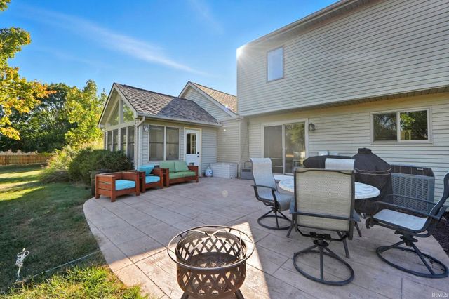 2221 Hunters Cove, Fort Wayne, IN 46804