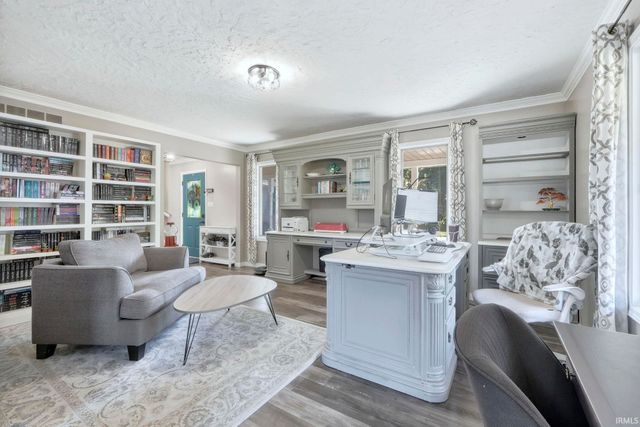 2221 Hunters Cove, Fort Wayne, IN 46804