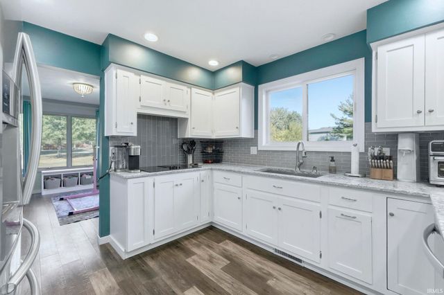 2221 Hunters Cove, Fort Wayne, IN 46804