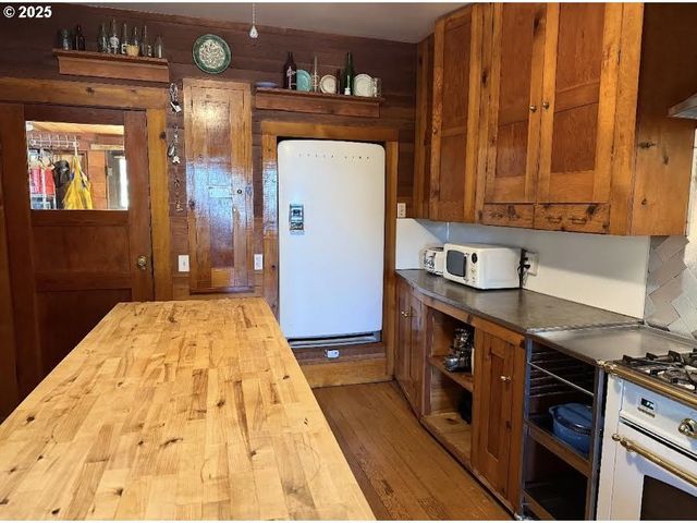 41300 E LARCH MOUNTAIN Rd, Corbett, OR 97019