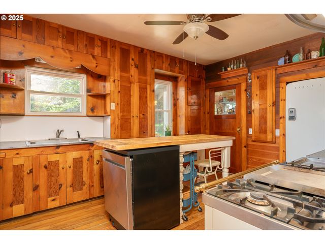 41300 E LARCH MOUNTAIN Rd, Corbett, OR 97019