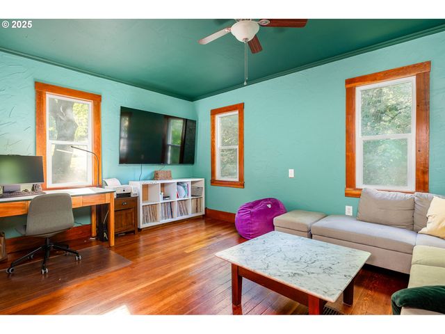 41300 E LARCH MOUNTAIN Rd, Corbett, OR 97019