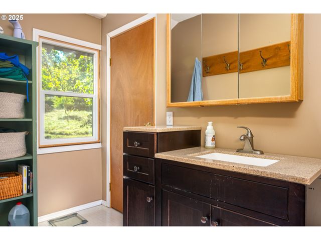 41300 E LARCH MOUNTAIN Rd, Corbett, OR 97019