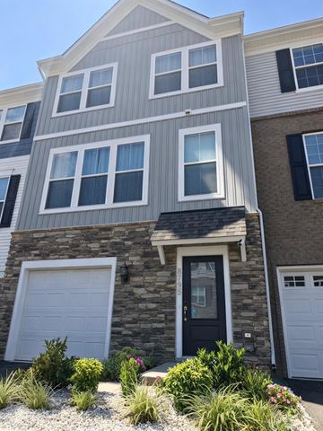 8795 KENSINGTON CHURCH ST, Manassas, VA 20112