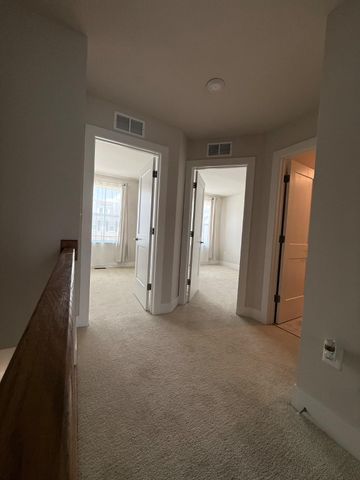 8795 KENSINGTON CHURCH ST, Manassas, VA 20112