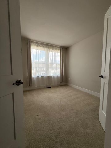 8795 KENSINGTON CHURCH ST, Manassas, VA 20112