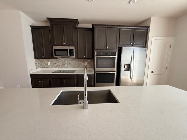8795 KENSINGTON CHURCH ST, Manassas, VA 20112