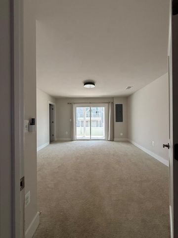 8795 KENSINGTON CHURCH ST, Manassas, VA 20112