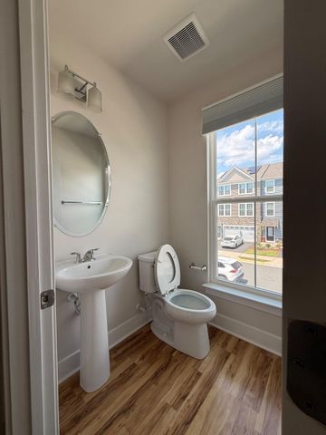 8795 KENSINGTON CHURCH ST, Manassas, VA 20112