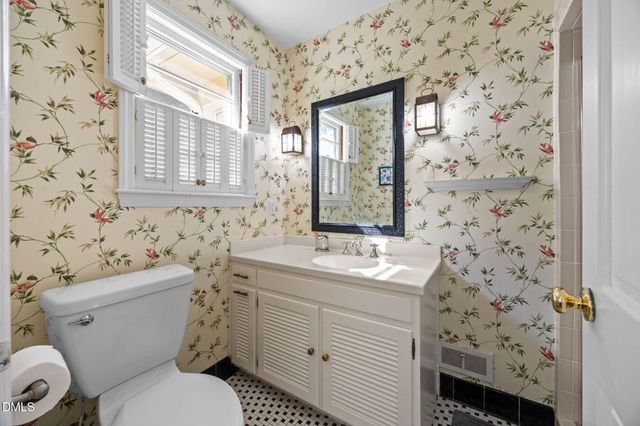 809 Lake Boone Trail, Raleigh, NC 27607