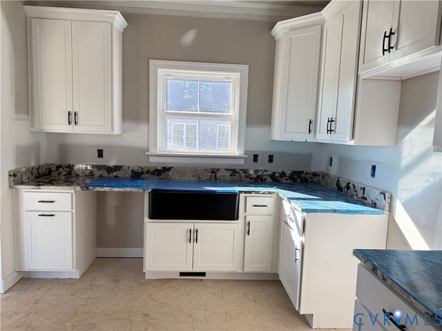 7957 Pennsylvania Ave, West Point, VA 23181